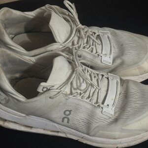 On Cloud Running Men's White Sneakers SIZE 11
